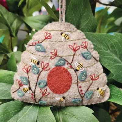 Beehive - Mini Embroidery Kit - Corinne Lapierre